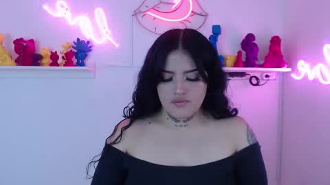 Sari  online show from February 16, 2026, 8:38 pm