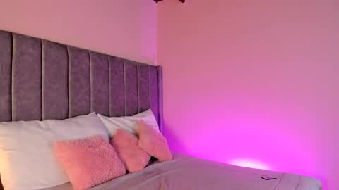 Sara Garcia online show from April 6, 2026, 1:03 am