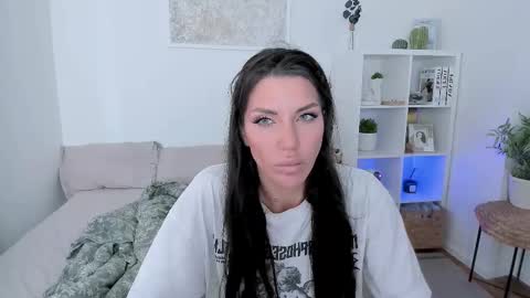 Snapshot of sasha_miro chatting on September 19, 2025, 2:02 am Sasha Miro online show from September 19, 2025, 2:02 am