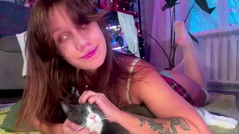 Alexandra Sasha in short online show from November 13, 2025, 6:45 am