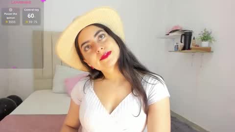 Snapshot of sashaa_petit chatting on September 15, 2025, 12:05 pm Sashaa online show from September 15, 2025, 12:05 pm