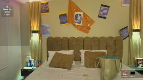 S A S H A R O S E online show from October 1, 2025, 12:22 pm