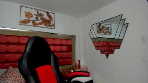 saskiagrendel online show from September 25, 2025, 6:22 pm