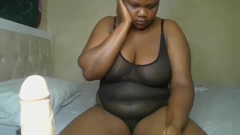 sassie_bee online show from December 11, 2024, 12:02 am