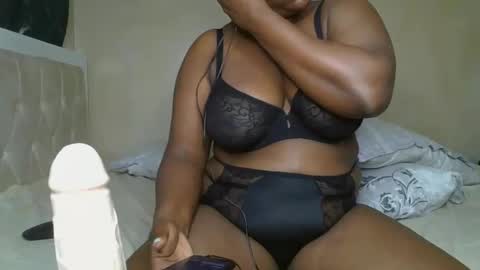 sassie_bee online show from December 16, 2024, 11:18 pm