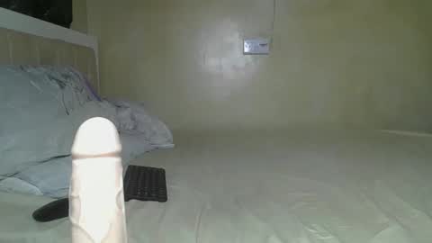 sassie_bee online show from February 17, 2025, 9:52 pm