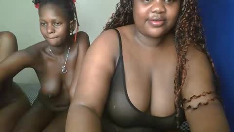 sassie_bee online show from September 13, 2025, 11:04 pm