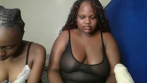 sassie_bee online show from September 19, 2025, 6:41 pm