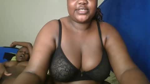 sassie_bee online show from September 25, 2025, 7:06 pm