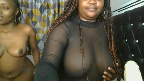 sassie_bee online show from October 8, 2025, 7:11 pm