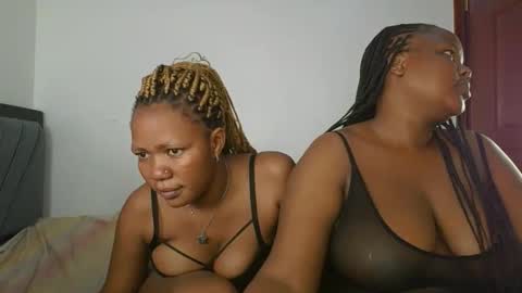 sassie_bee online show from October 26, 2025, 1:22 am