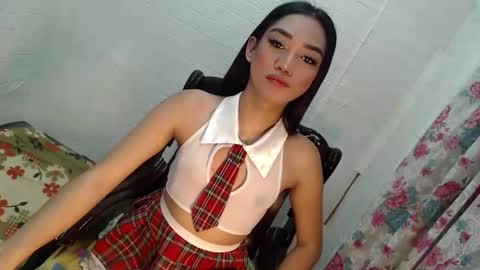 KEYLLA online show from May 3, 2026, 9:10 pm