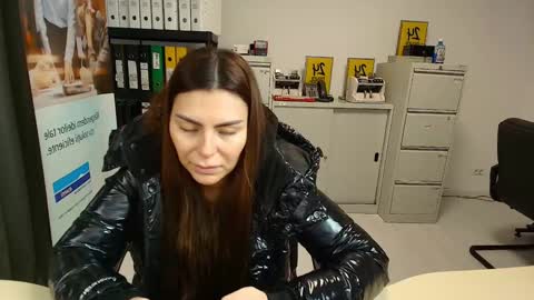 sassytiff online show from February 3, 2025, 12:47 pm