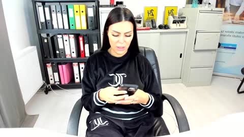 sassytiff online show from September 26, 2025, 10:52 am