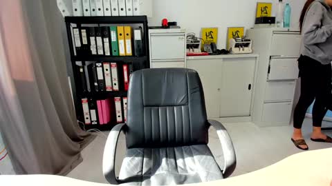 sassytiff online show from October 14, 2025, 10:27 am