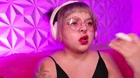 Gina George online show from November 3, 2025, 11:48 pm