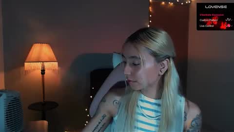 Snapshot of saucy_jenn1 chatting on January 17, 2025, 2:50 am I AM JENN  online show from January 17, 2025, 2:50 am