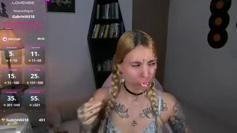 Snapshot of saucy_jenn1 chatting on October 19, 2025, 1:39 am I AM JENN  online show from October 19, 2025, 1:39 am