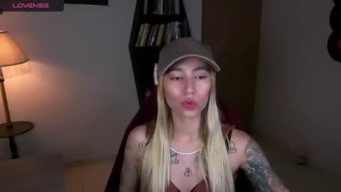 Snapshot of saucy_jenn1 chatting on October 26, 2025, 2:39 am I AM JENN  online show from October 26, 2025, 2:39 am