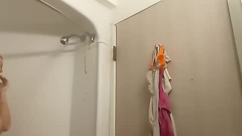 Snapshot of saucybear666 chatting on January 19, 2025, 12:49 am SnowBunny online show from January 19, 2025, 12:49 am