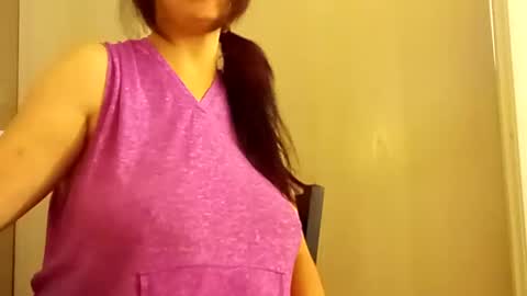 Snapshot of saucybear666 chatting on February 26, 2025, 8:04 am SnowBunny online show from February 26, 2025, 8:04 am