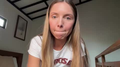 Nana online show from April 1, 2026, 9:54 am