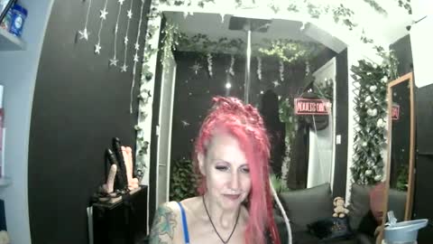 SaucySky online show from June 5, 2026, 11:43 pm