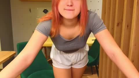 Snapshot of sav_anna chatting on December 15, 2024, 5:53 pm LUNA and ANNA online show from December 15, 2024, 5:53 pm