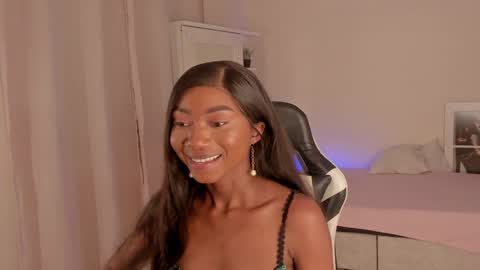 Snapshot of savannahwildee chatting on December 13, 2024, 8:26 pm Savannahwildee online show from December 13, 2024, 8:26 pm