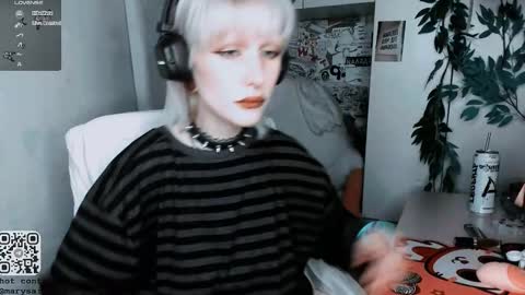 pronoun she. name Mary. age 21. online show from October 26, 2025, 8:59 pm