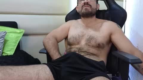 Snapshot of sbastone_muscle chatting on January 16, 2026, 2:43 pm sebastian muscleman daddy the better latin lover online show from January 16, 2026, 2:43 pm