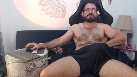 Snapshot of sbastone_muscle chatting on February 23, 2026, 3:20 pm sebastian muscleman daddy the better latin lover online show from February 23, 2026, 3:20 pm