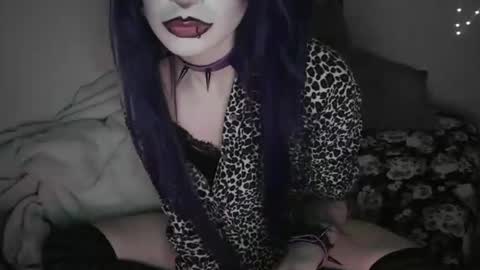 Snapshot of sc4r3d_v4mp chatting on December 8, 2024, 5:50 am Scary online show from December 8, 2024, 5:50 am