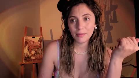 Venus online show from November 25, 2025, 6:52 pm