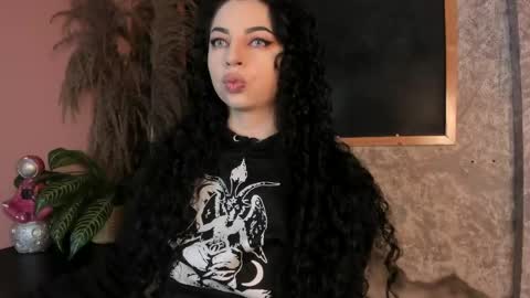 Snapshot of scarlattaa_desire chatting on May 5, 2026, 3:25 am SCARLATTA DESIRE online show from May 5, 2026, 3:25 am