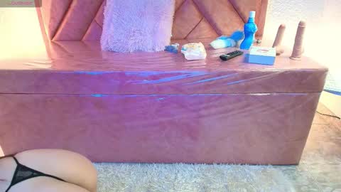 Scarlet  online show from September 16, 2025, 4:13 am