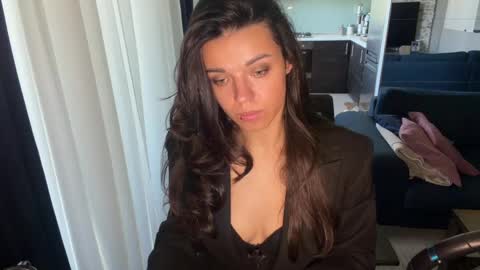 Sophie online show from May 5, 2026, 7:16 am