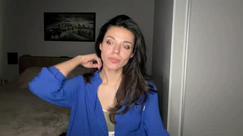 Sophie online show from May 26, 2026, 7:37 am