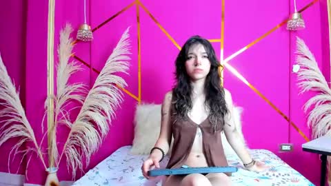 Snapshot of scarlet_dream5 chatting on April 15, 2026, 12:23 pm Scarlet online show from April 15, 2026, 12:23 pm