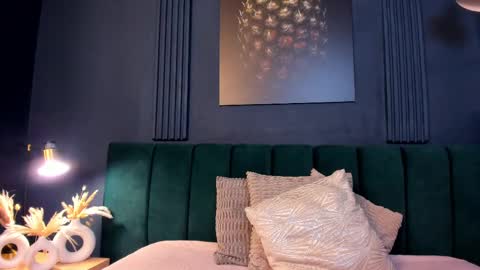 Scarlet Edwars online show from February 10, 2025, 7:07 pm