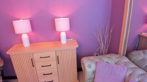 Scarlet Edwars online show from March 3, 2025, 12:05 pm