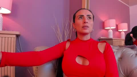 Scarlet Edwars online show from March 12, 2025, 9:44 am