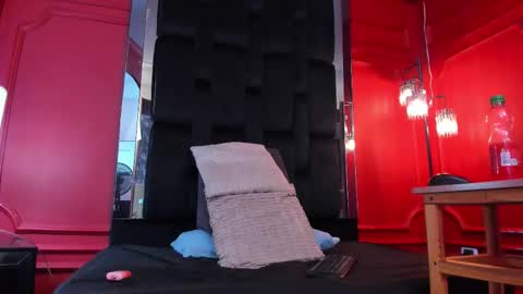 Scarlet Edwars online show from October 9, 2025, 6:39 pm