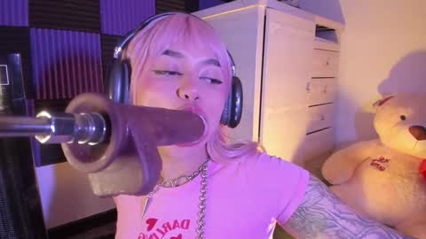 scarlet_gold online show from December 11, 2024, 2:41 am