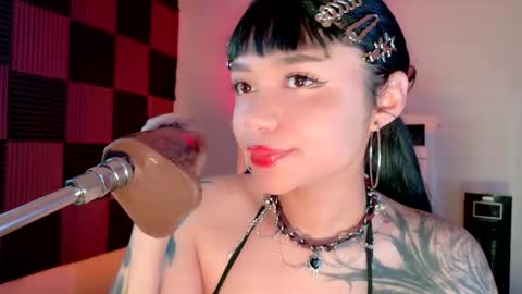 scarlet_gold online show from October 12, 2025, 2:32 am