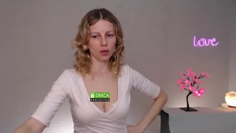 scarlet_sweety online show from April 3, 2026, 6:28 pm