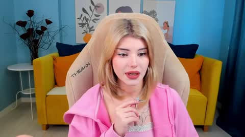 scarletblackwood online show from April 21, 2026, 5:03 am