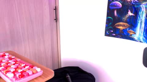 Snapshot of scarletblaze_ chatting on November 6, 2025, 3:46 pm Scarlet online show from November 6, 2025, 3:46 pm