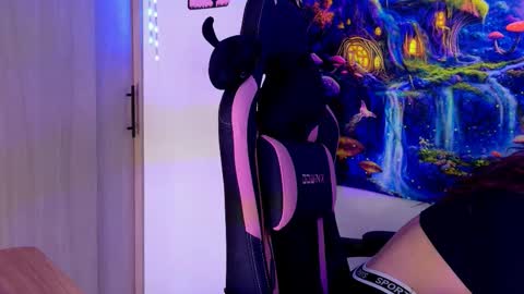 Snapshot of scarletblaze_ chatting on January 13, 2026, 6:46 pm Scarlet online show from January 13, 2026, 6:46 pm