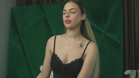 Scarlet online show from October 28, 2025, 10:45 pm